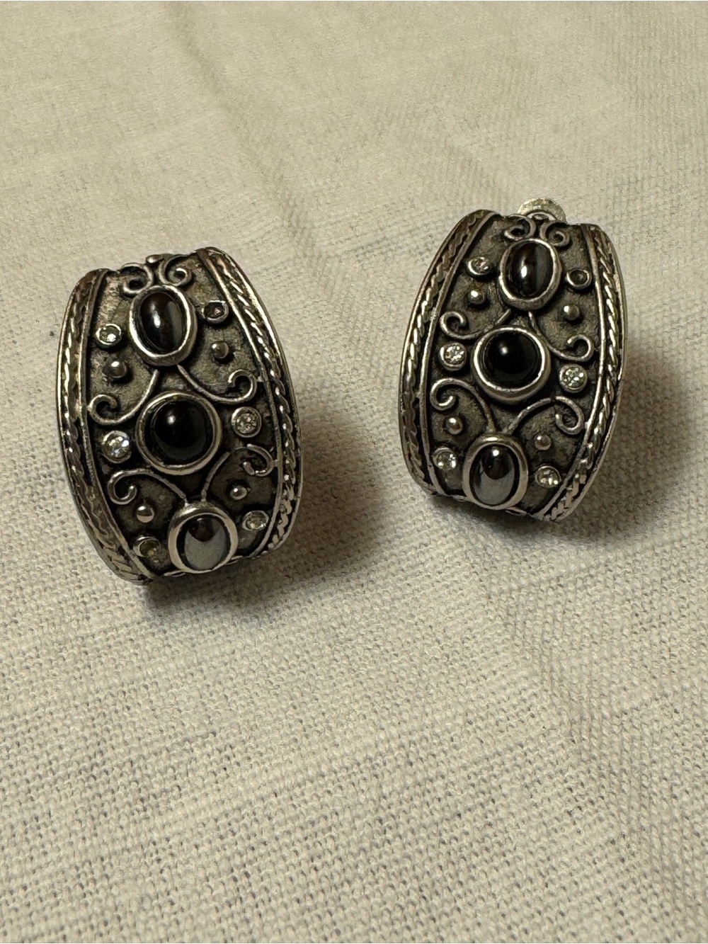Vintage Signed G 5 MILS Georgiou Ornate Cabochon Clip-On Earrings Silver-Tone